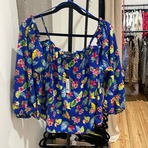 NWT Romeo + Juliet Couture vibrant blue and tropical color top